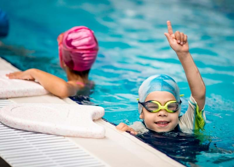 https://www.placesleisure.org/media/6928/swimming-lessons-lessons.jpg?anchor=center&mode=crop&width=800&height=572&rnd=132960506810000000